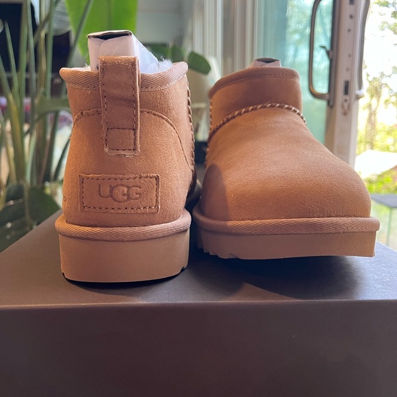 UGG X MADHAPPY Ultra Mini - Picture 4 of 6